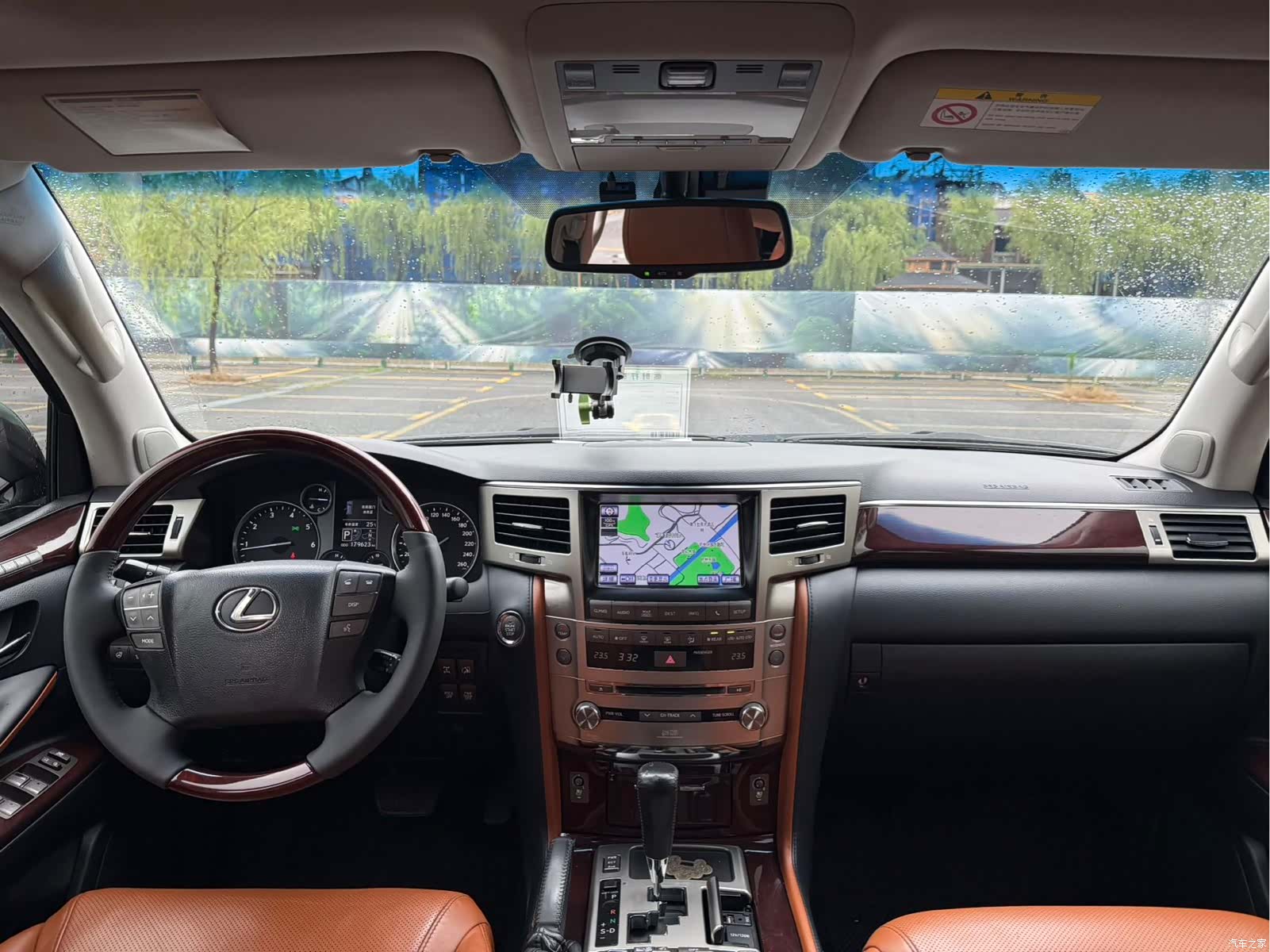 Lexus LX, 2012 8