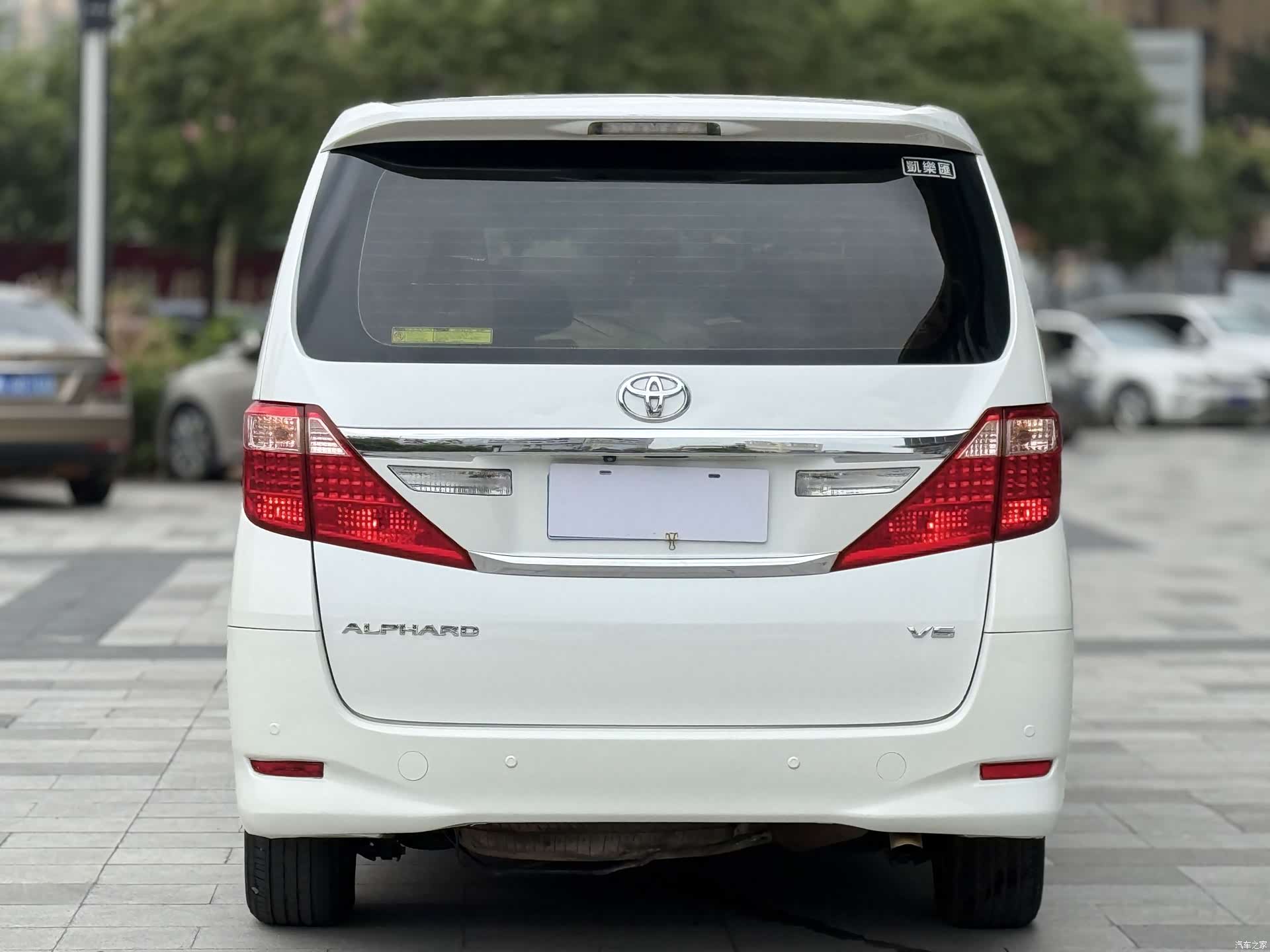 Toyota Alphard, 2015 4