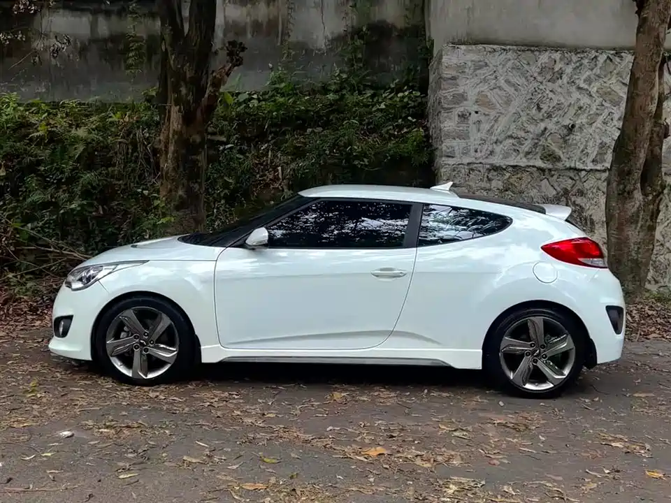 Hyundai Veloster