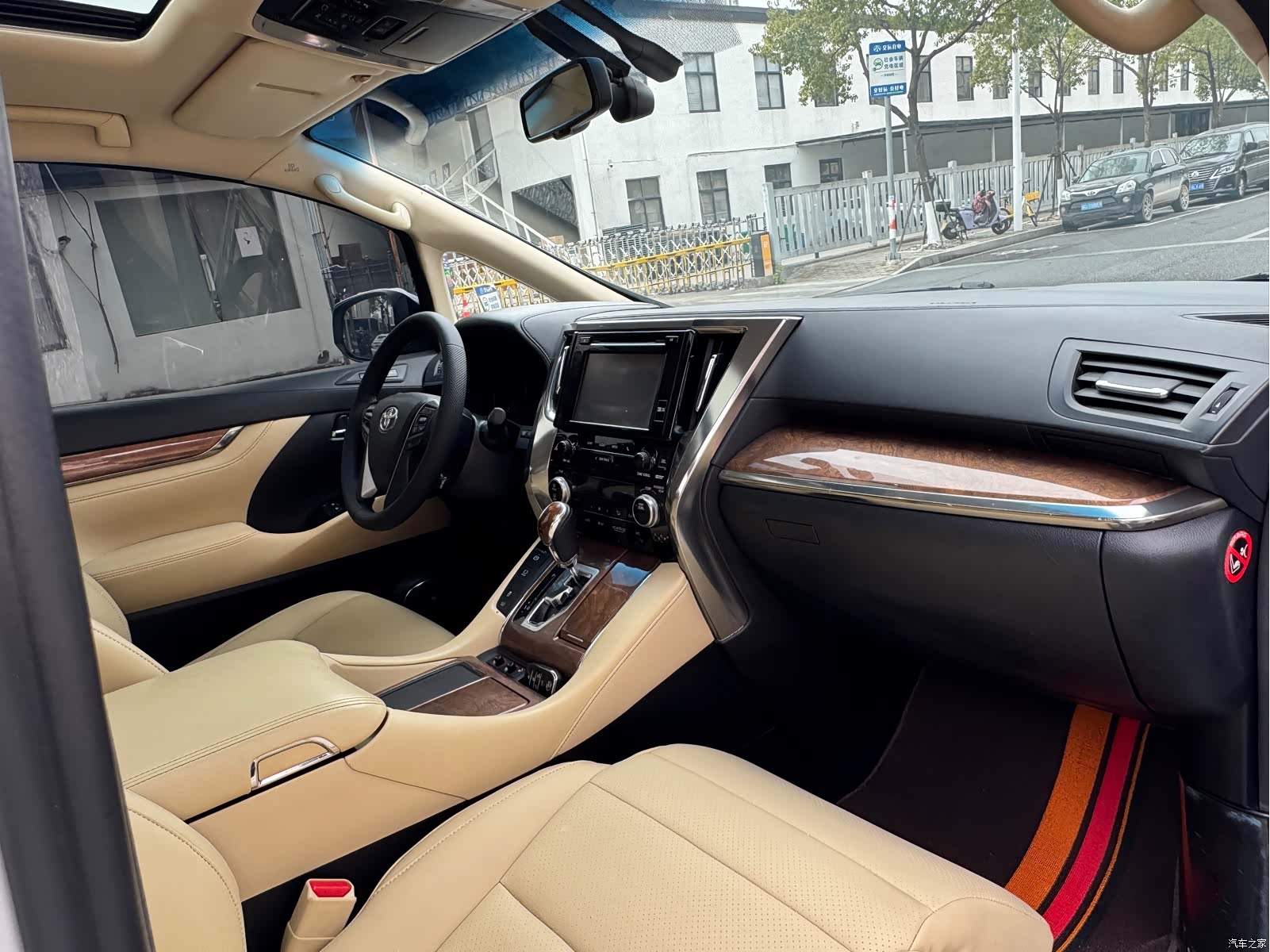 Toyota Alphard, 2017 16