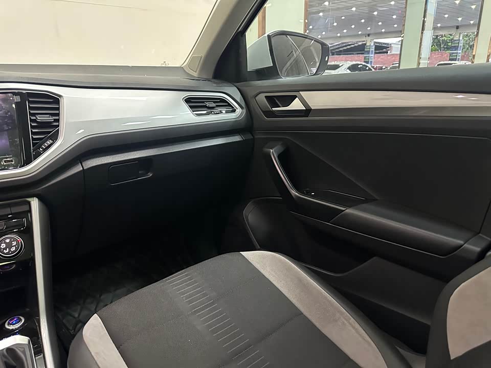 Volkswagen T-ROC exploring Songs