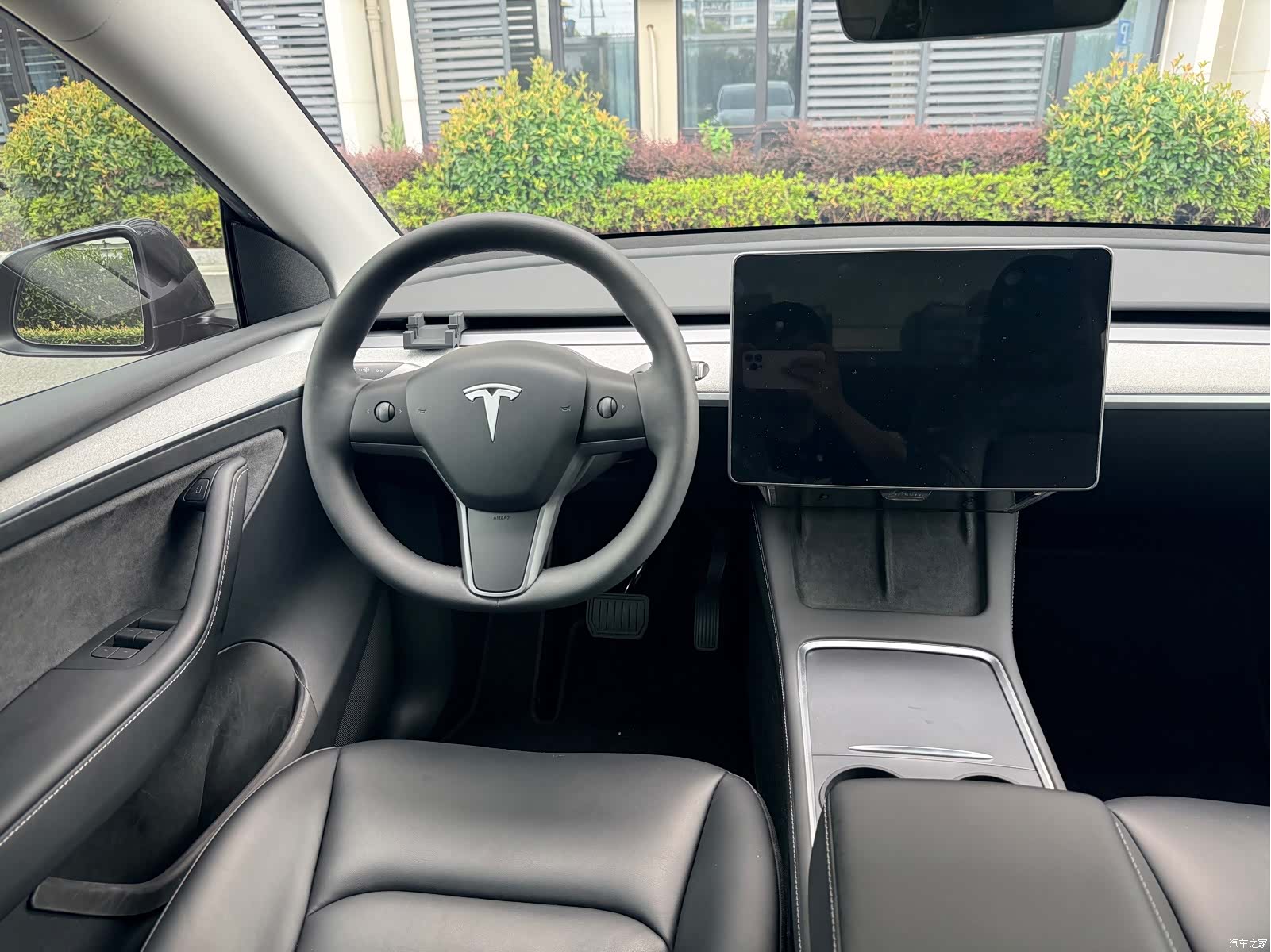 Tesla Model Y, 2024 19