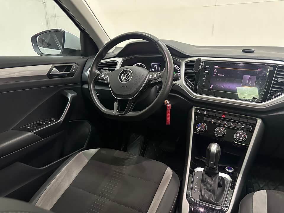 Volkswagen T-ROC exploring Songs