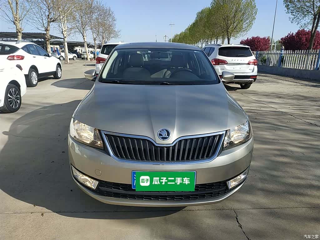 Skoda Rapid, 2015 3