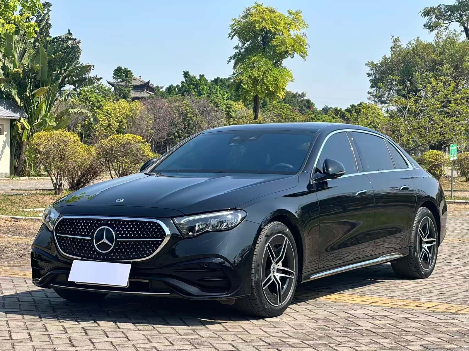 Mercedes-Benz E-Class, 2025 1