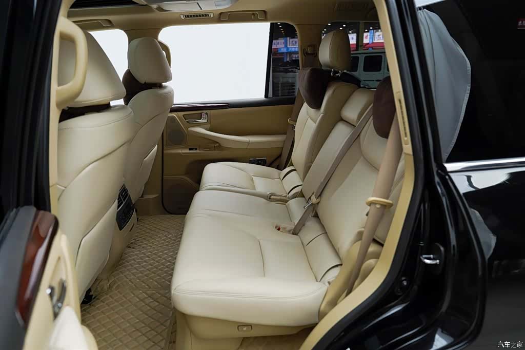 Lexus LX, 2011 4