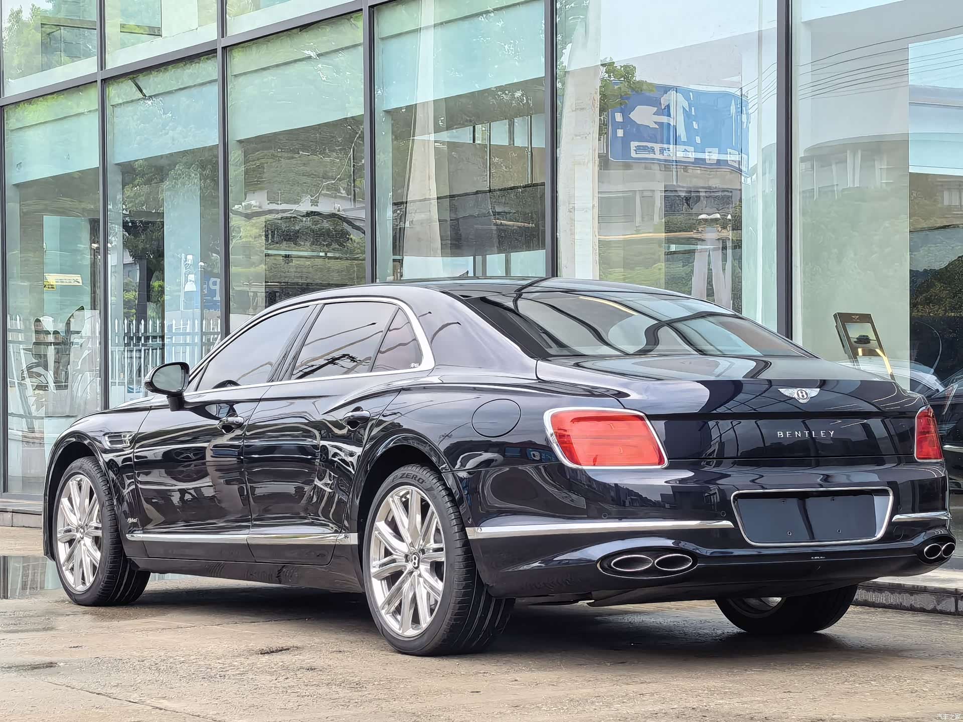Bentley Flying Spur, 2022 4