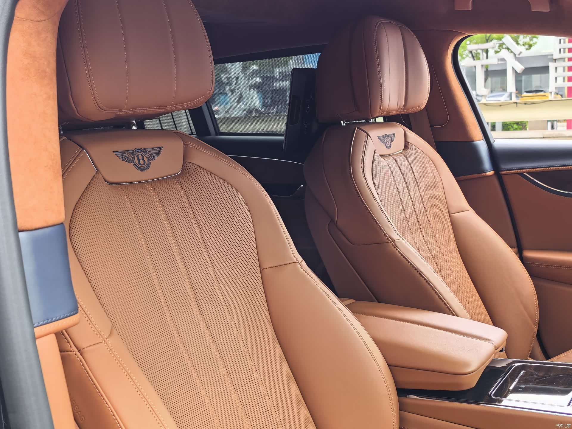 Bentley Flying Spur, 2022 9
