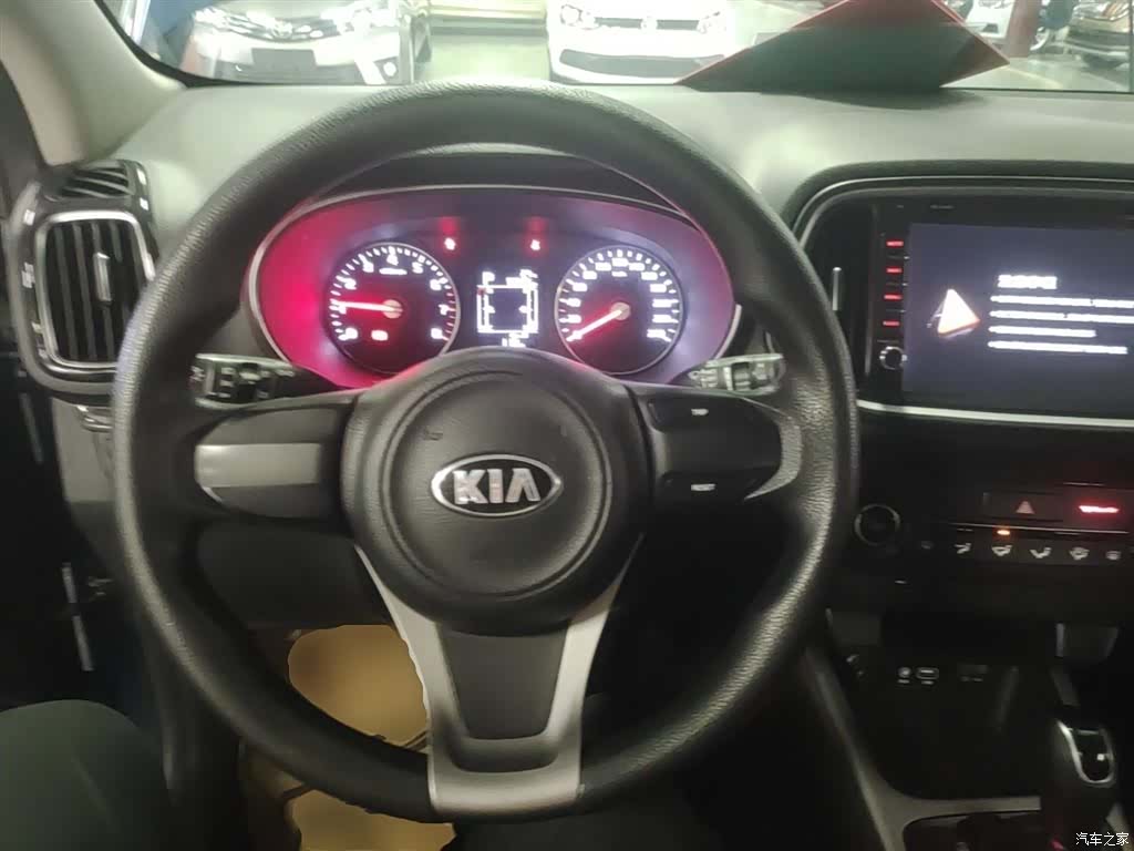 Kia KX3, 2016 11