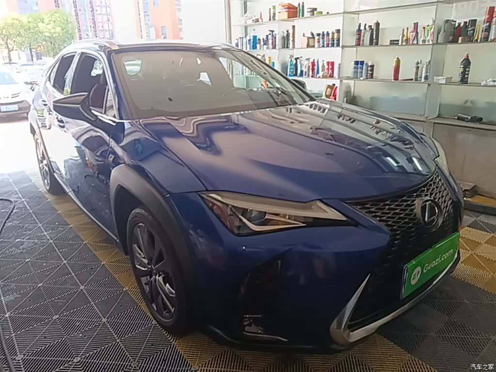 Lexus UX, 2019 4