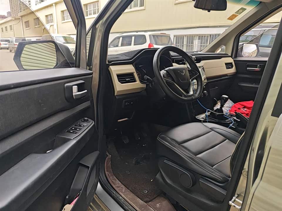 Wuling Wuling Hongguang PLUS