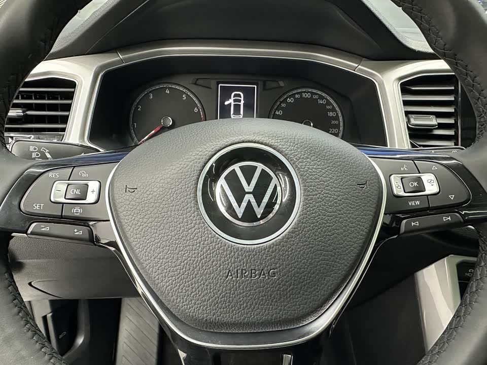 Volkswagen T-ROC exploring Songs