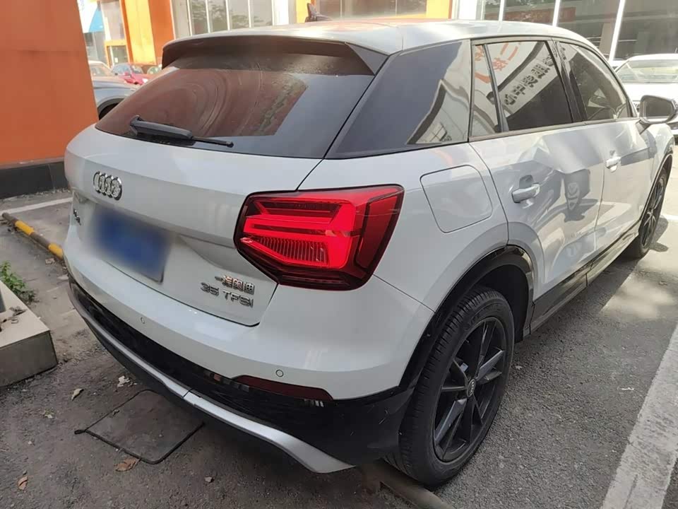 Audi Q2L