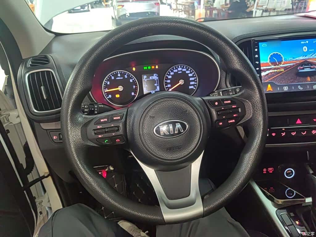 Kia KX3, 2017 11