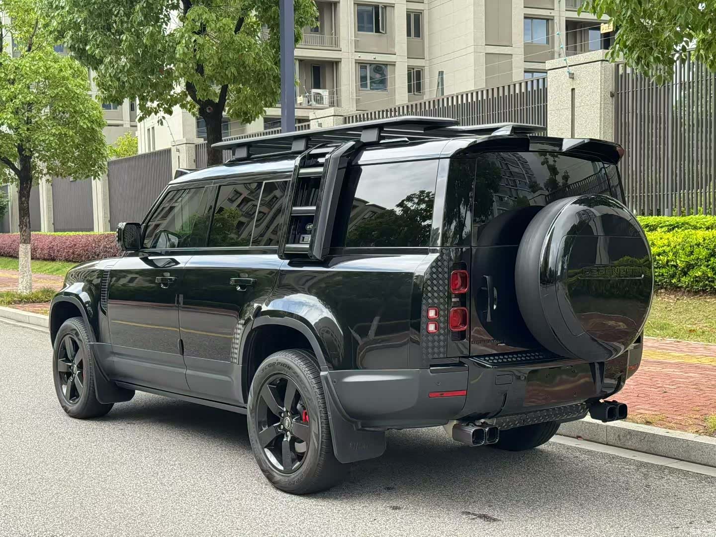 Land Rover Defender, 2024 17