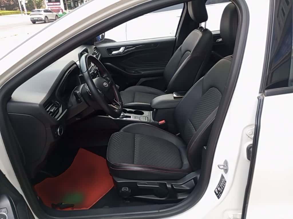Ford Focus, 2019 15