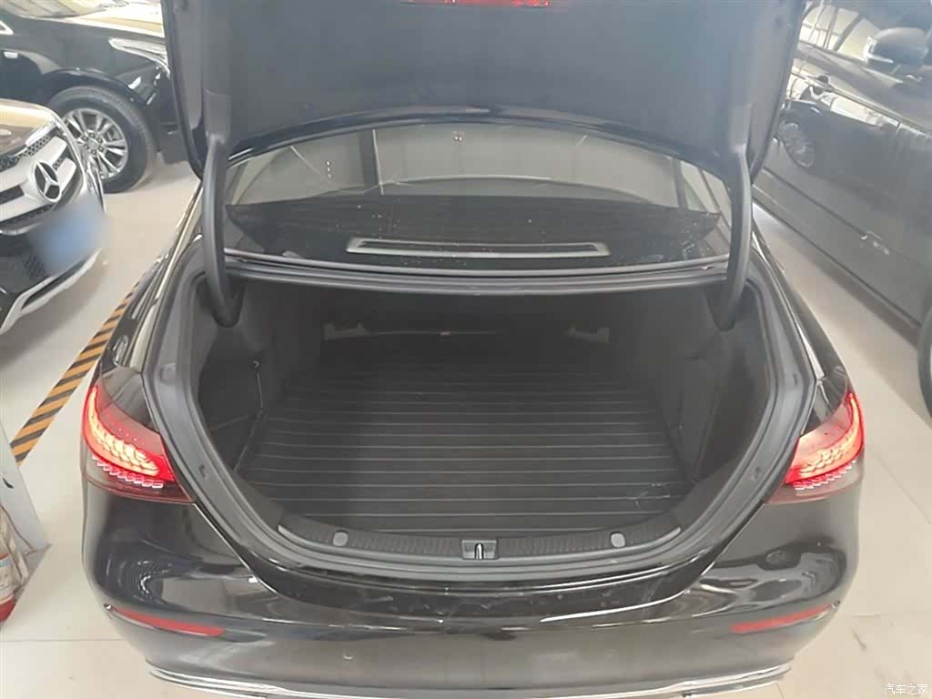 Mercedes-Benz E-Class, 2022 19