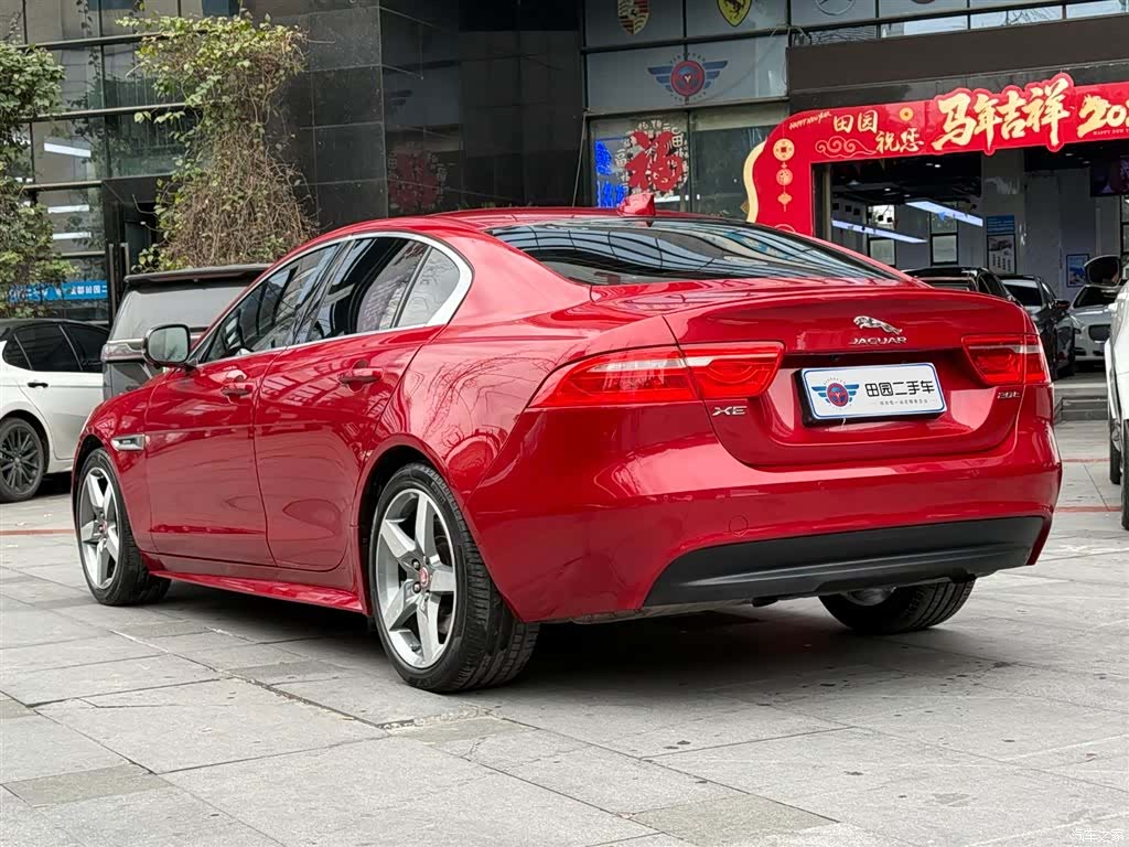 Jaguar XE, 2017 4