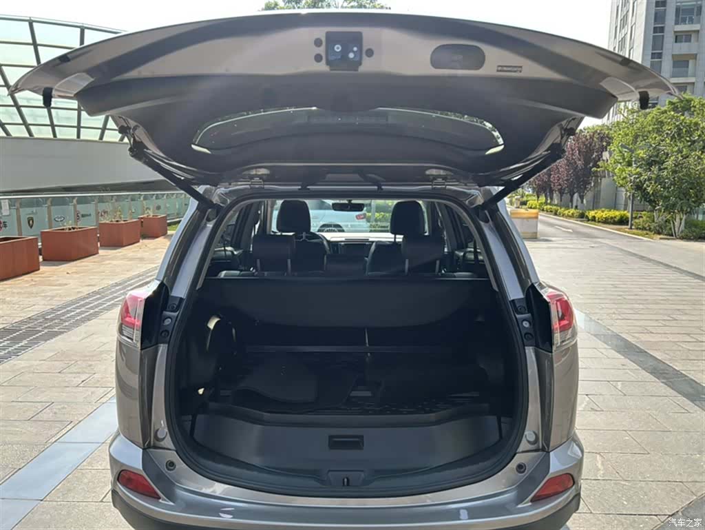 Toyota RAV4, 2018 4