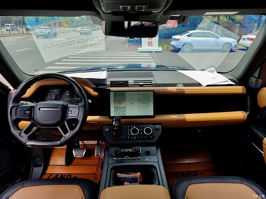 Land Rover Defender, 2023 10