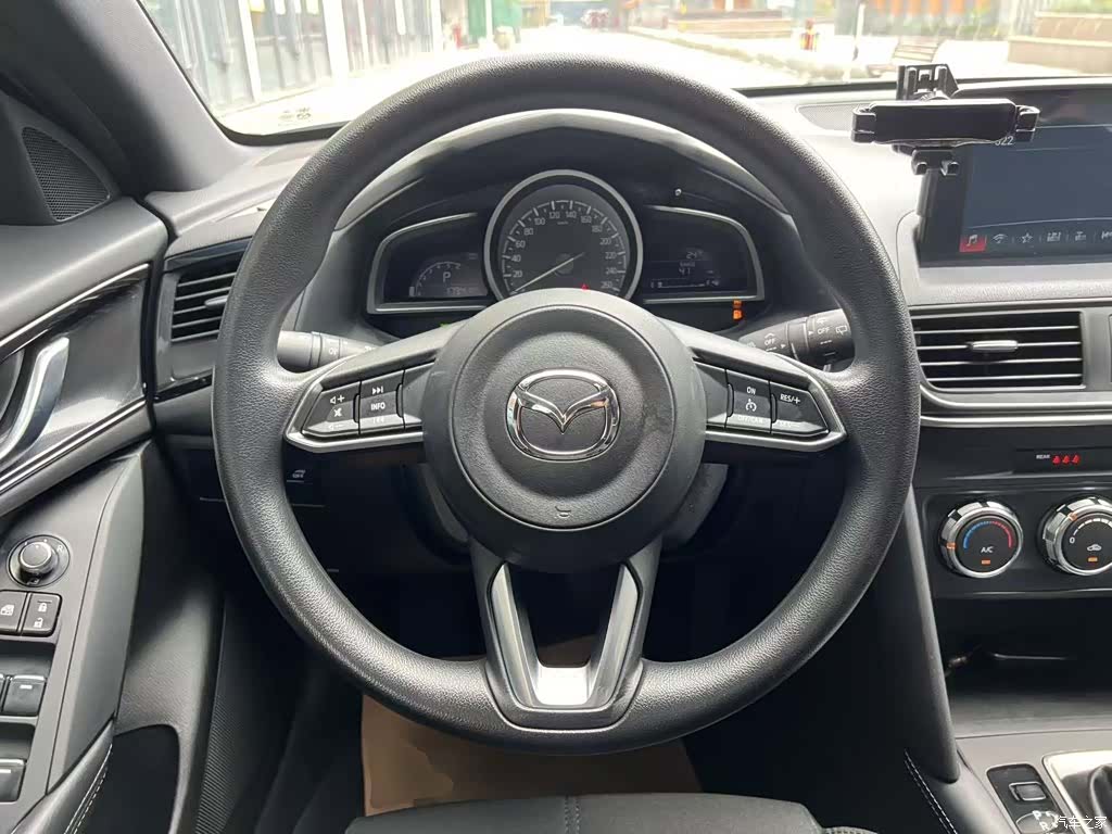 Mazda CX-4, 2021 11