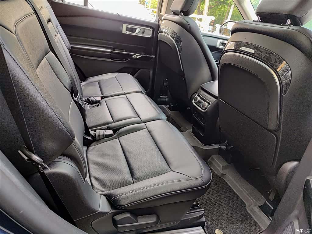 Ford Explorer, 2021 11
