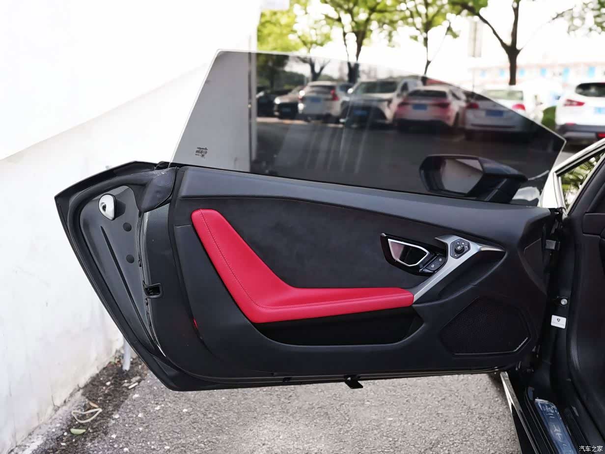 Lamborghini Coupe, 2017 18