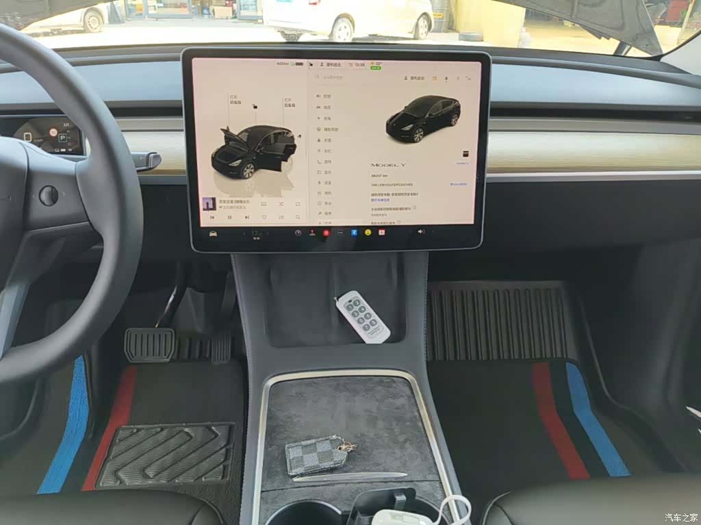 Tesla Model Y, 2023 13