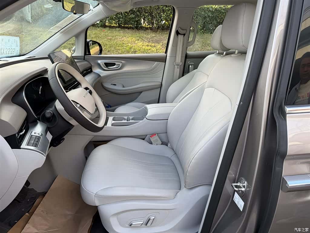Roewe iMAX8, 2025 8
