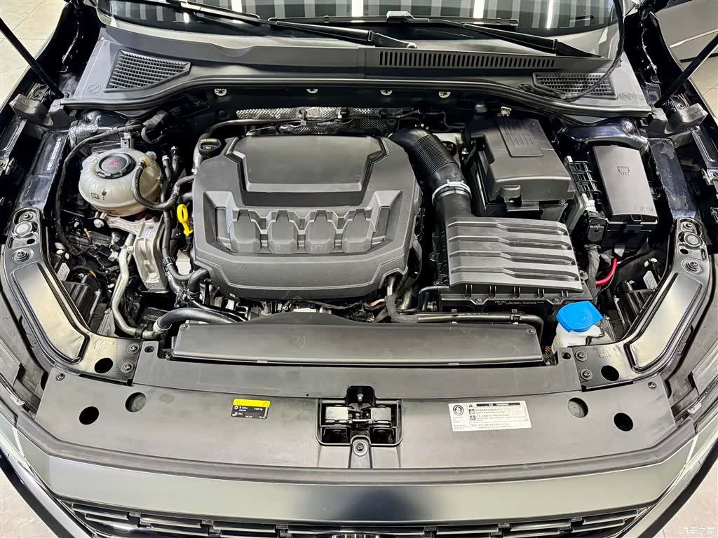 Volkswagen Passat, 2025 12