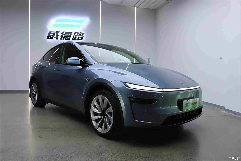 Tesla Model Y, 2025 4