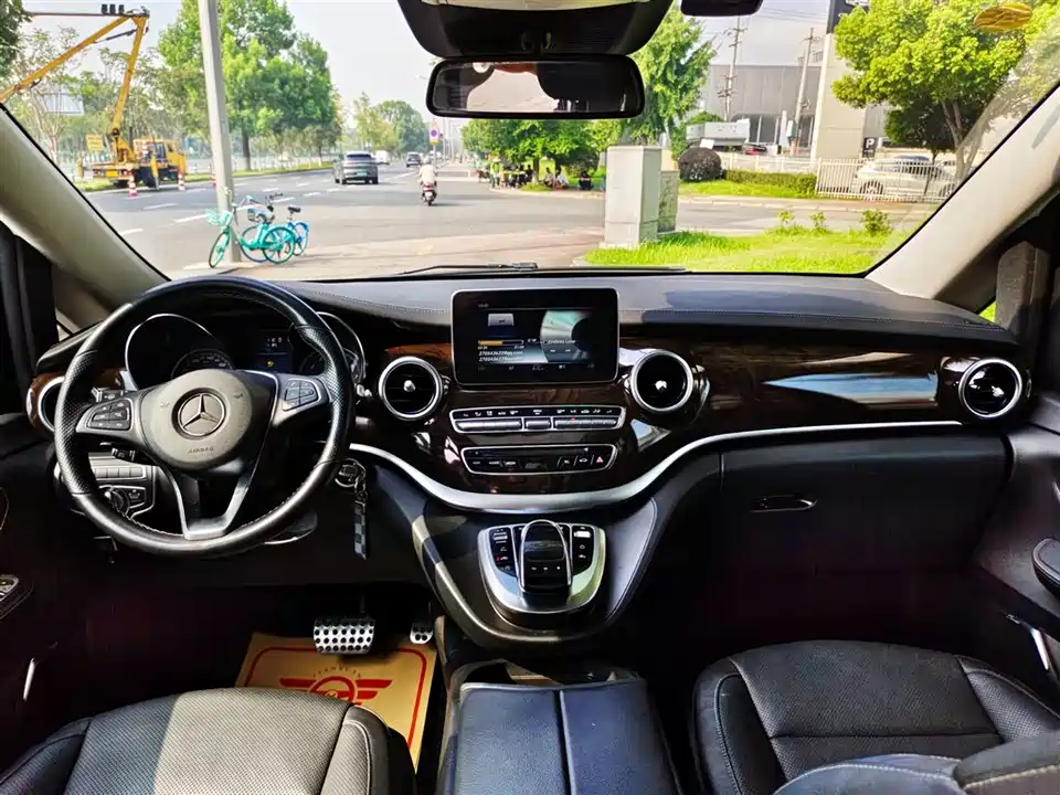 Mercedes-Benz V-class