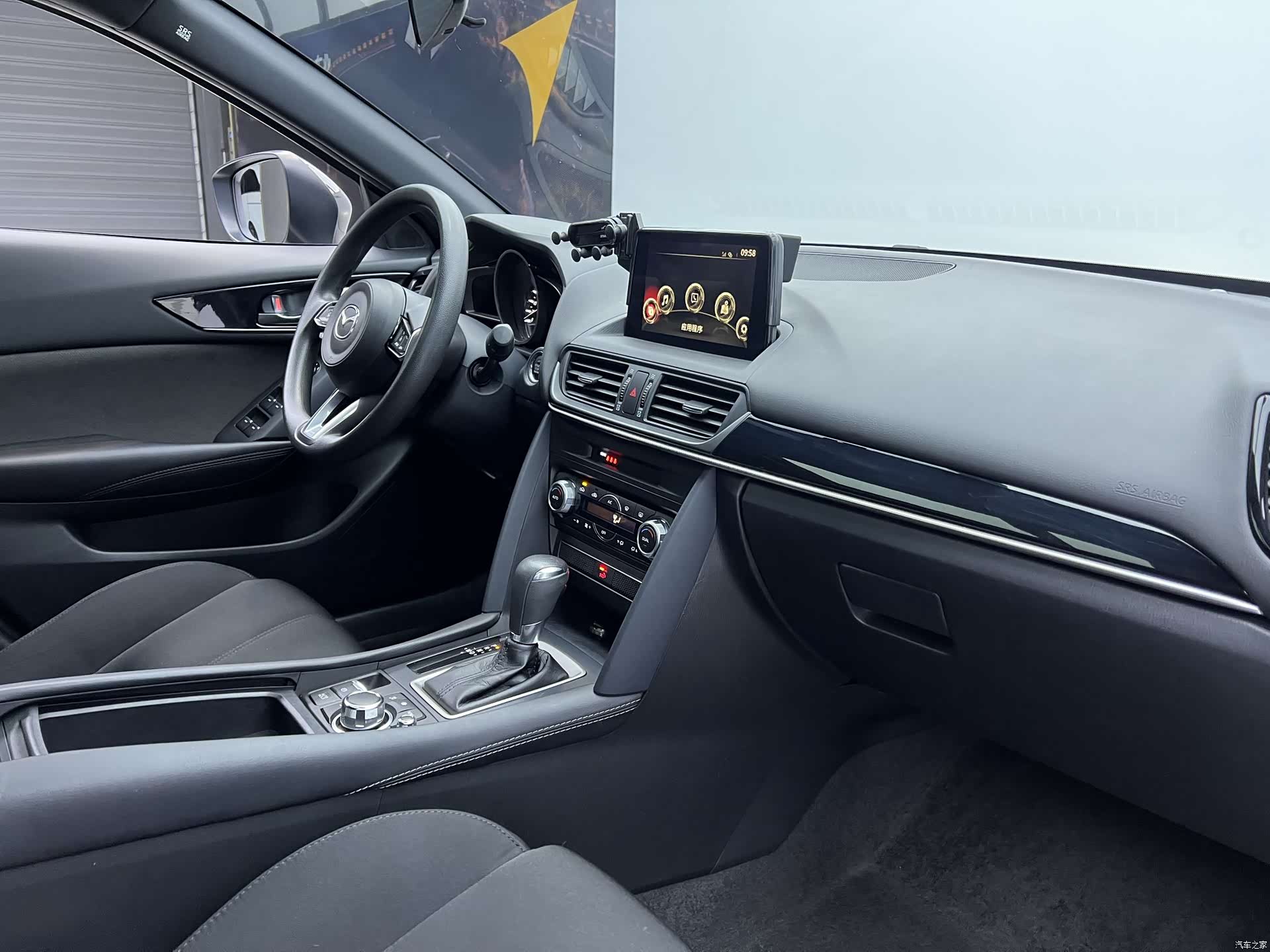 Mazda CX-4, 2023 19