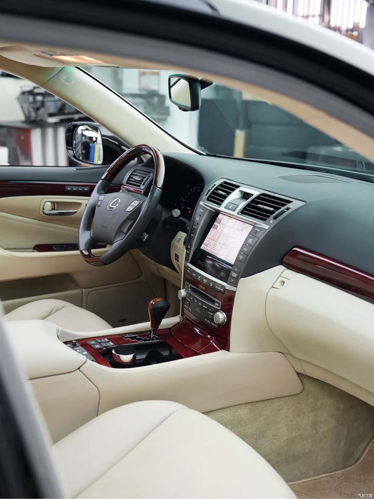Lexus LS, 2010 14