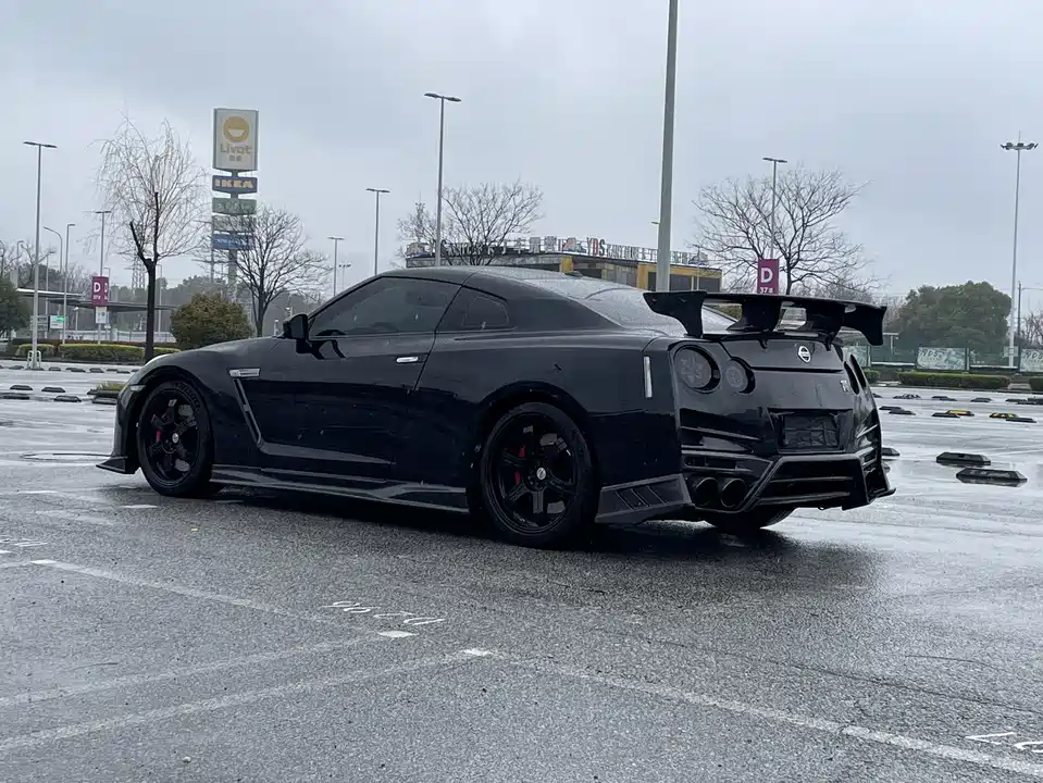 Nissan GT-R