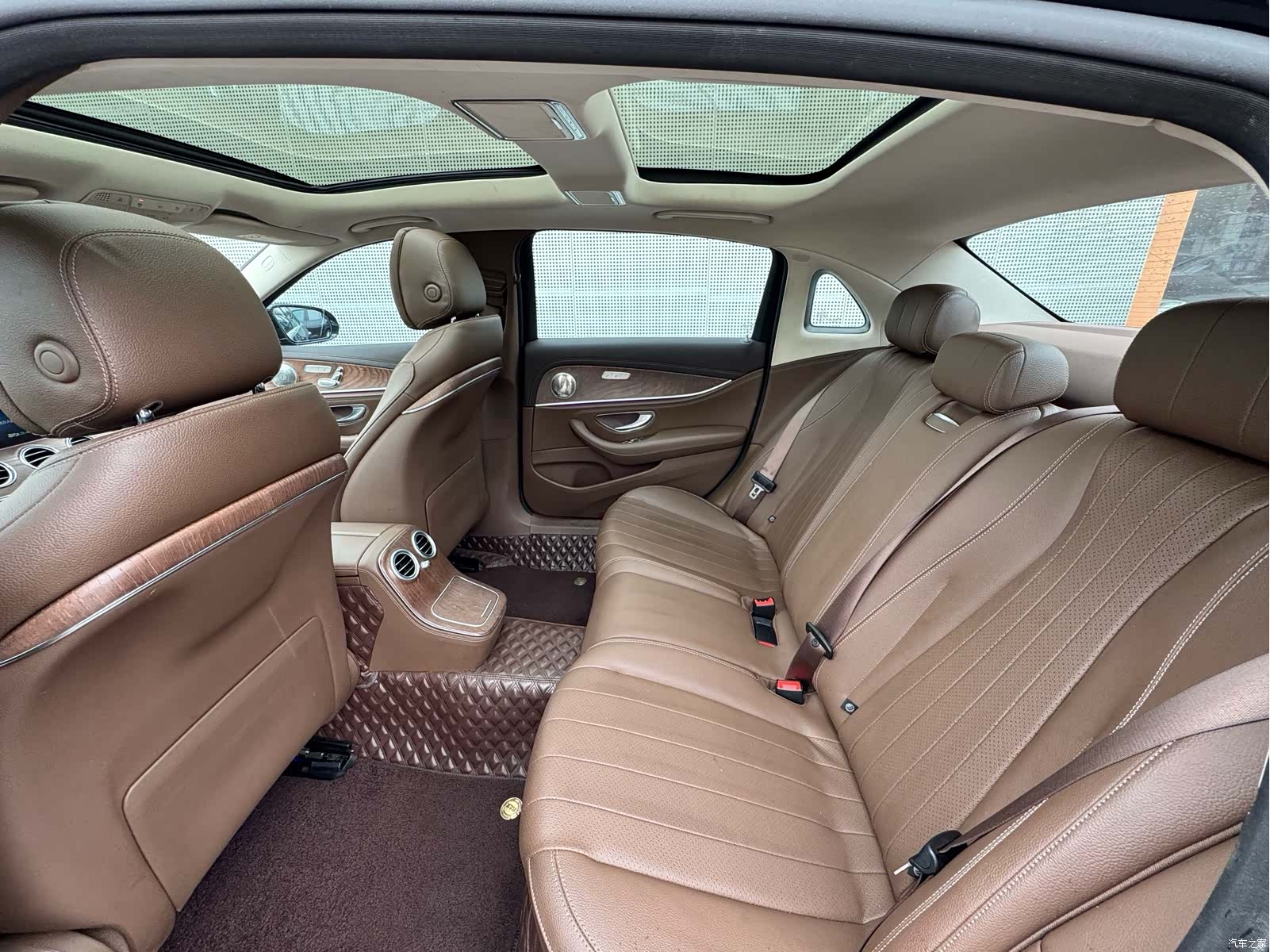 Mercedes-Benz E-Class, 2023 11