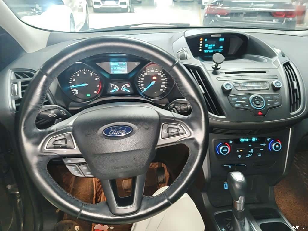 Ford Kuga, 2016 10