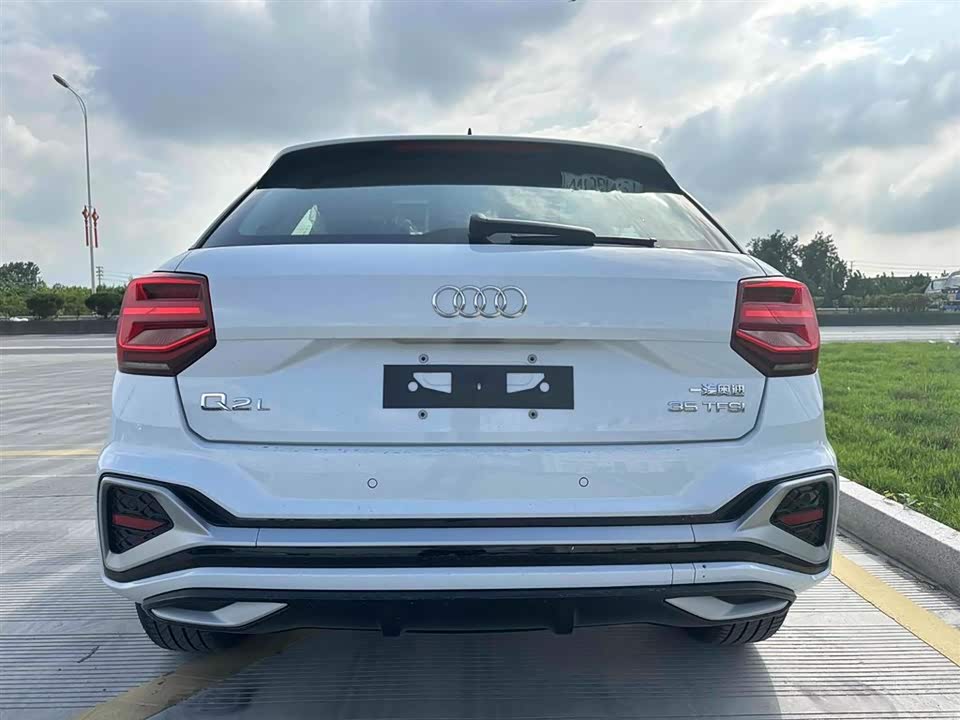 Audi Q2L