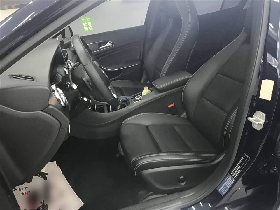 Mercedes-Benz GLA Mercedes-Benz GLA