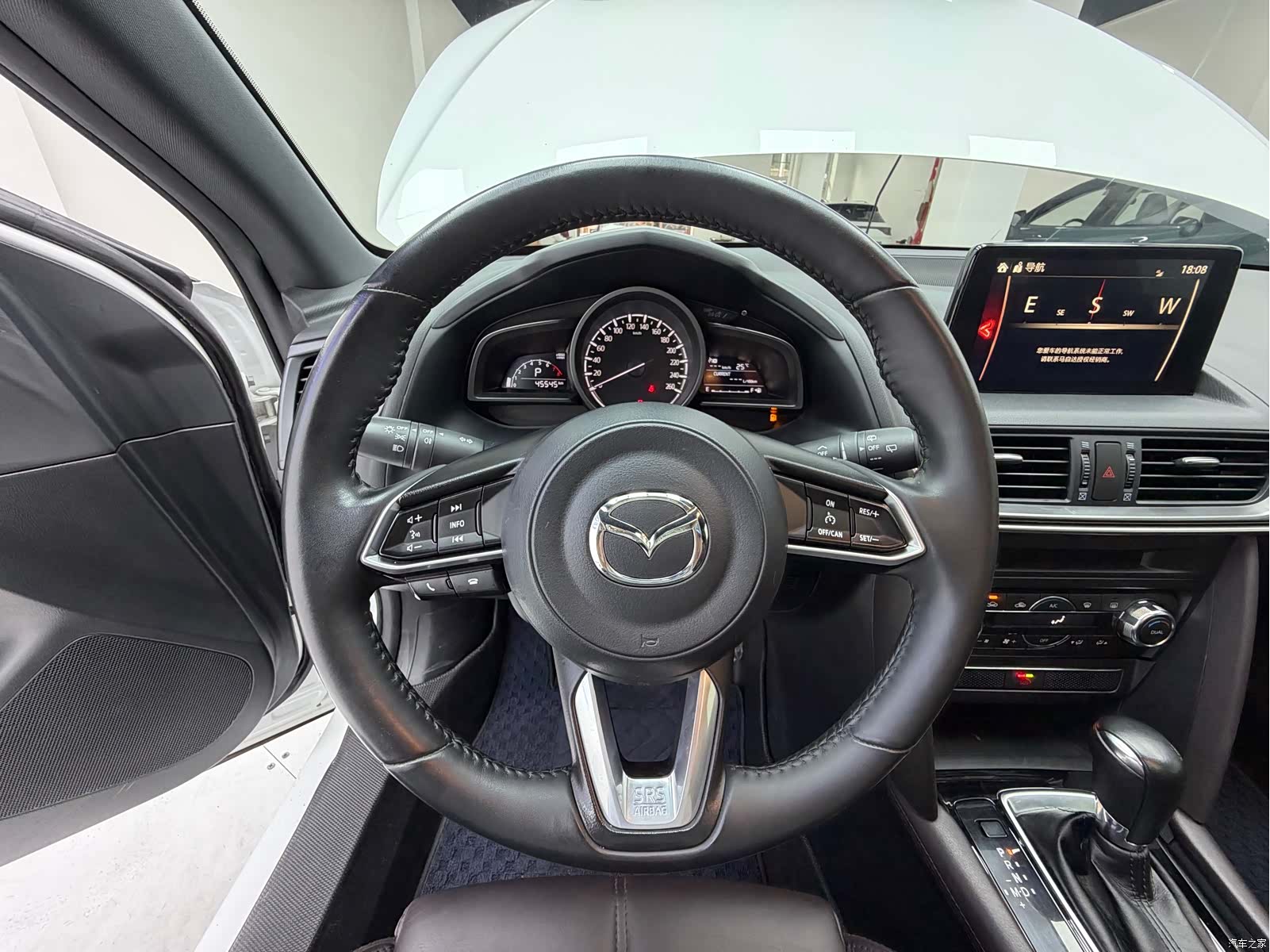 Mazda CX-4, 2023 10