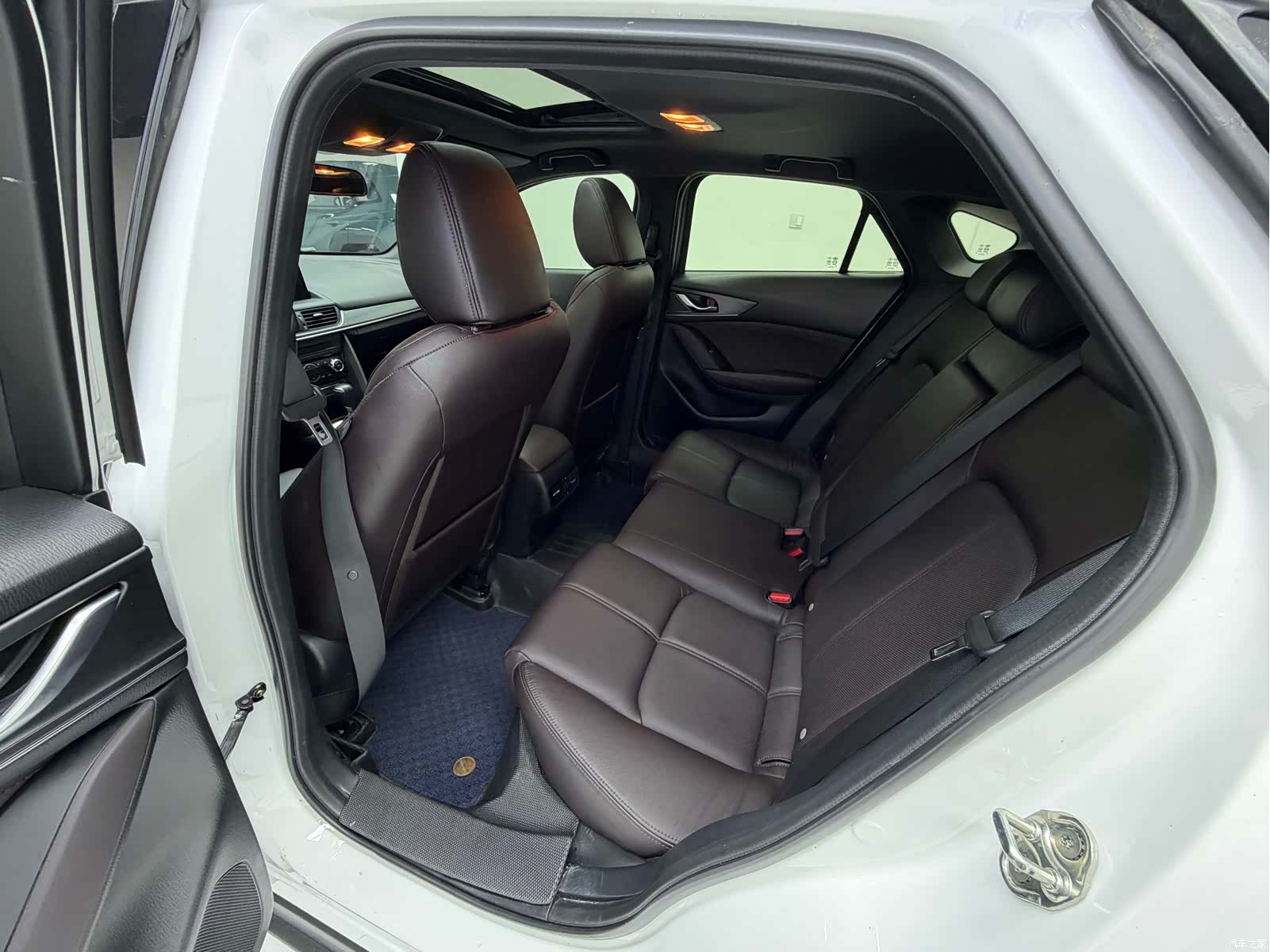 Mazda CX-4, 2023 14