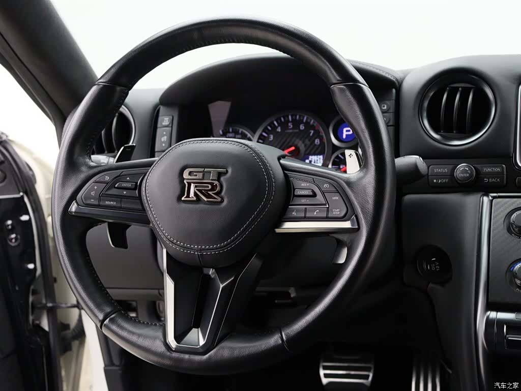 Nissan GT-R, 2017 14