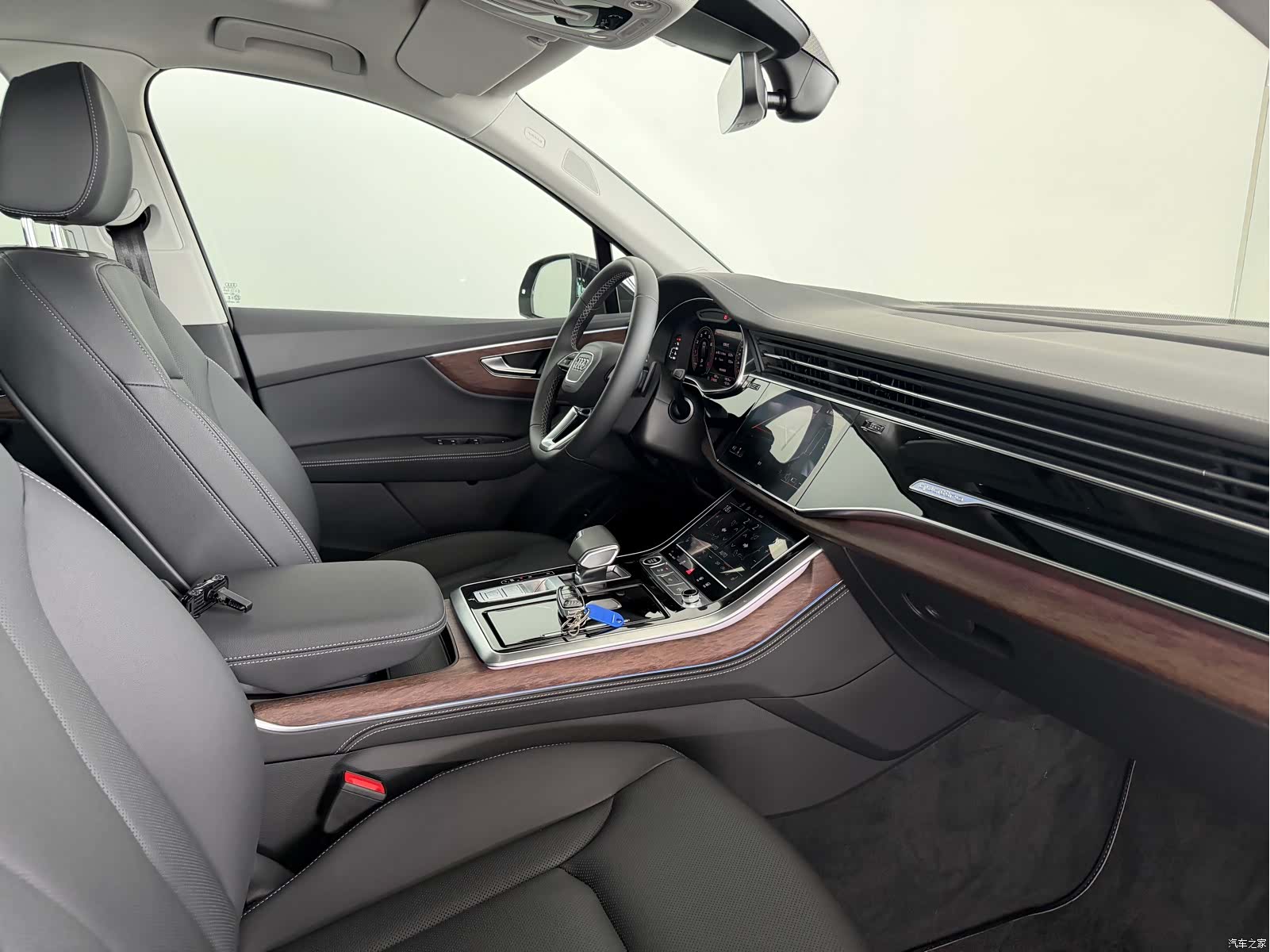Audi Q7, 2025 12