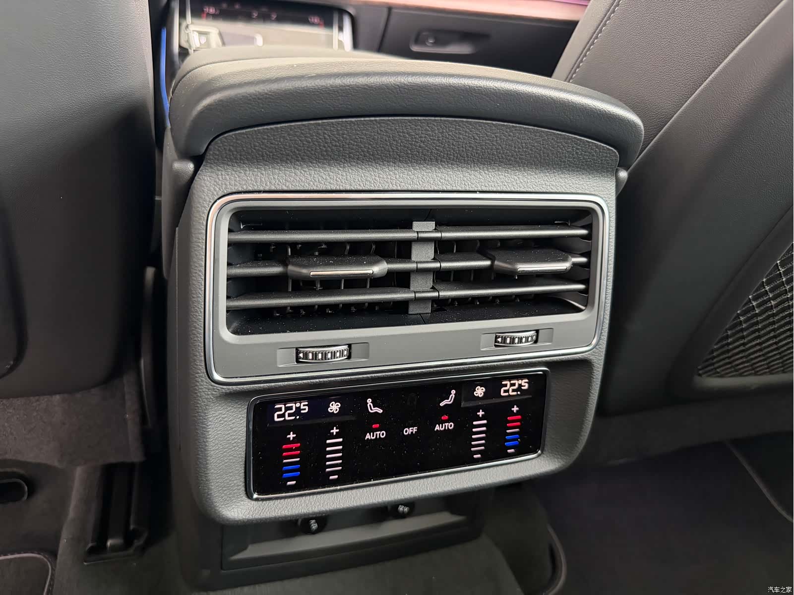 Audi Q7, 2025 24