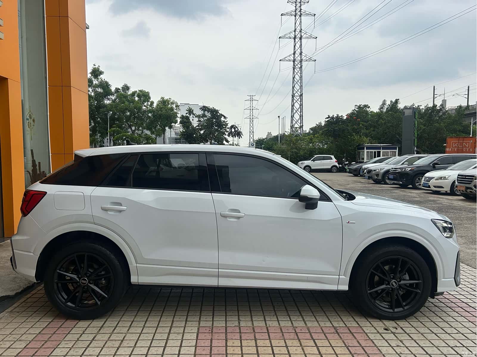 Audi Q2L, 2023 8