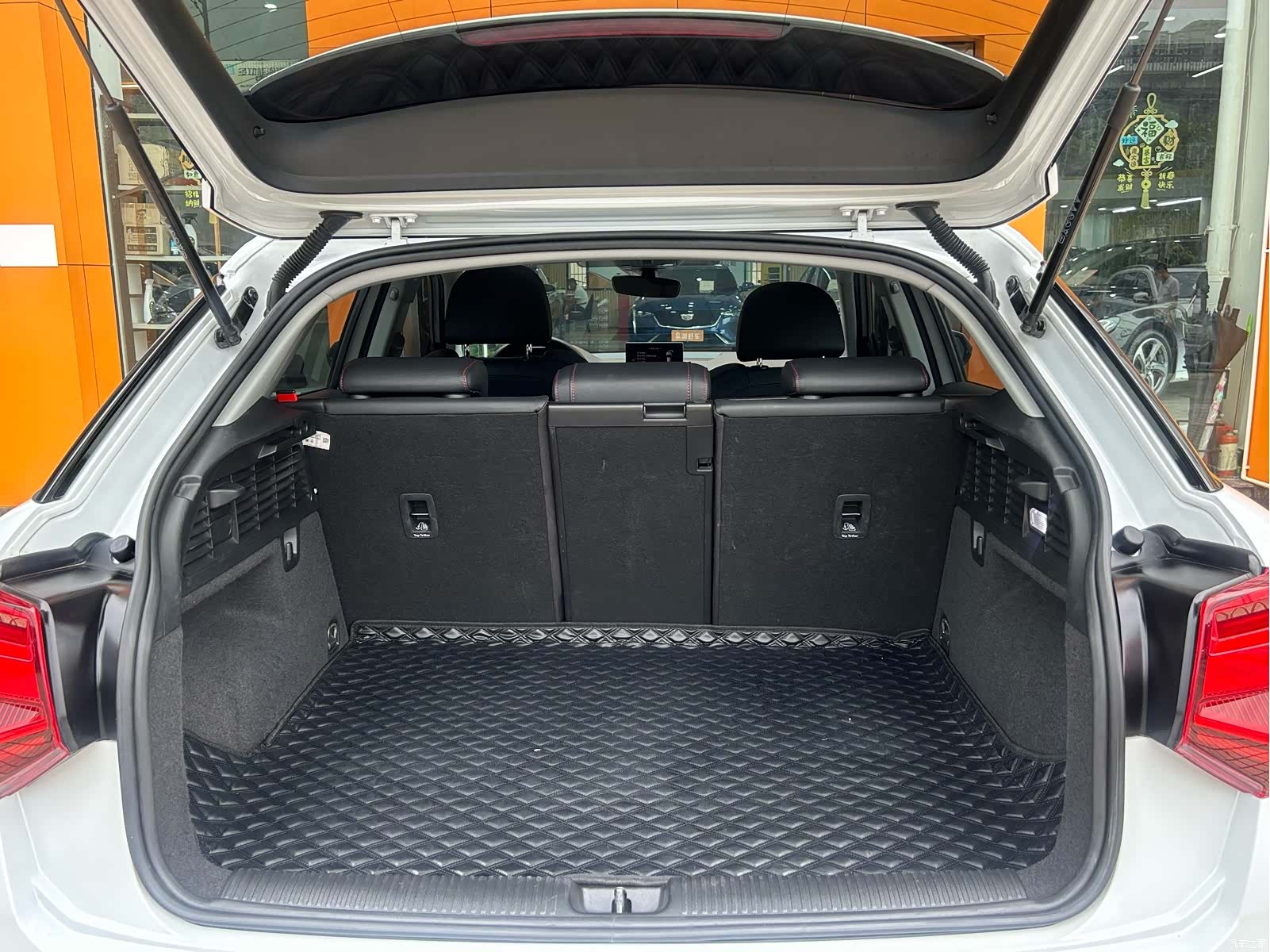 Audi Q2L, 2023 27