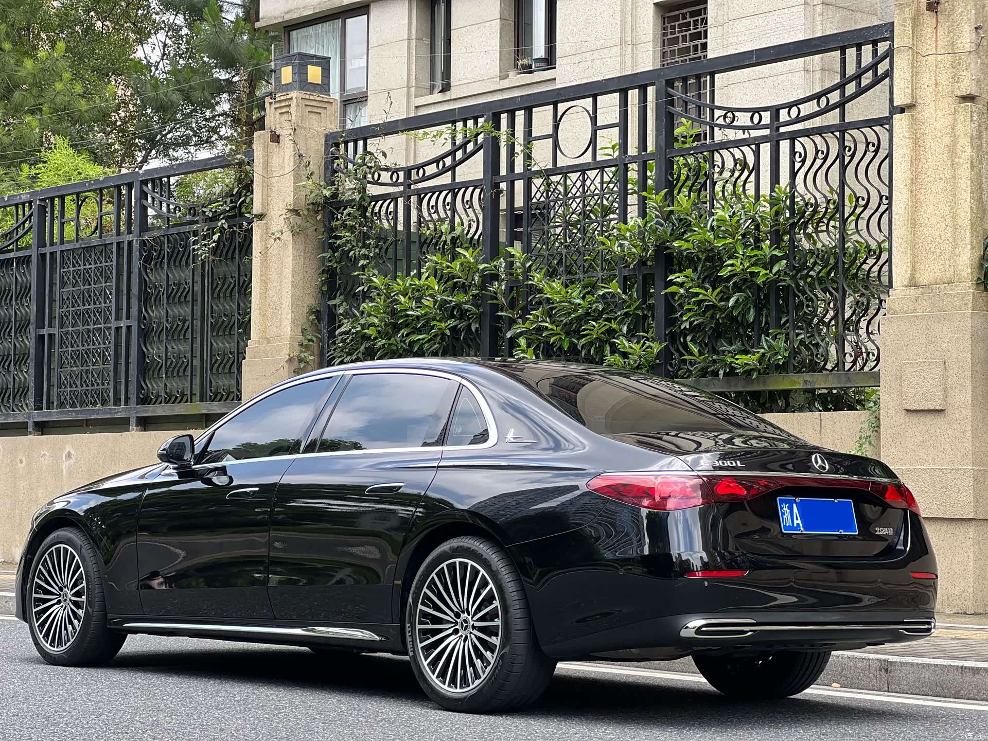 Mercedes-Benz E-Class, 2024 4