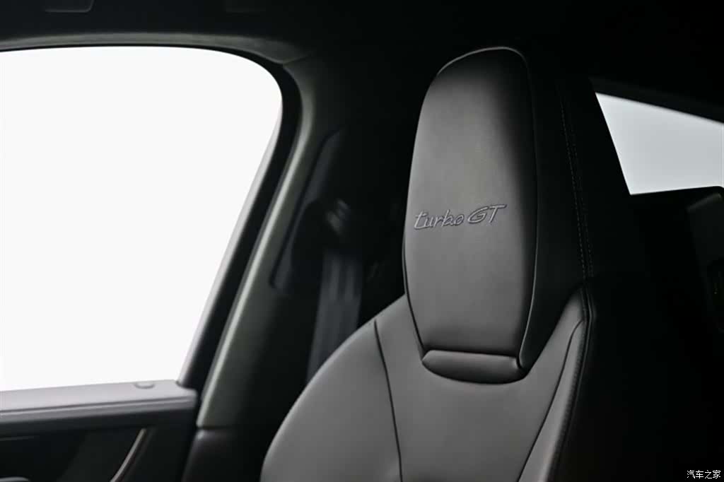Porsche Cayenne, 2025 12