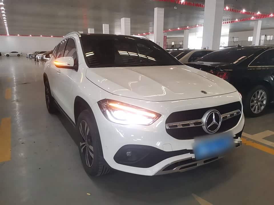 Mercedes-Benz GLA Mercedes-Benz GLA