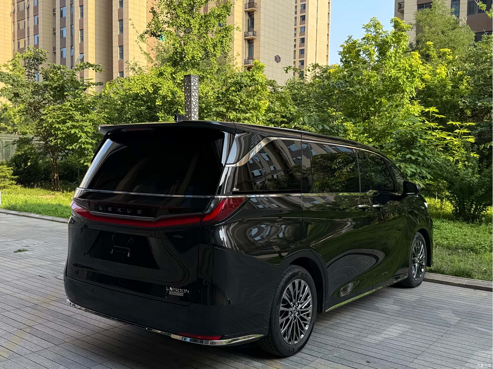 Lexus LM, 2024 7